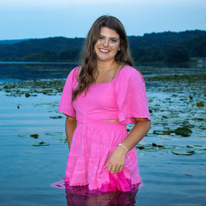 Meet your Posher, Olivia